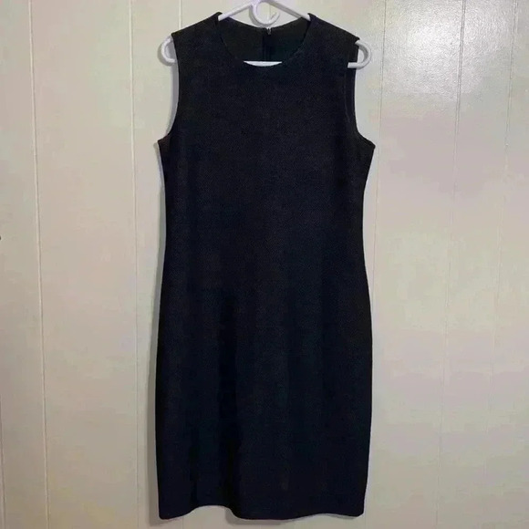 Woman’s Gray 2 Piece Sheath Style Dress Suit Unbranded in Size 10-12. - Picture 7 of 16